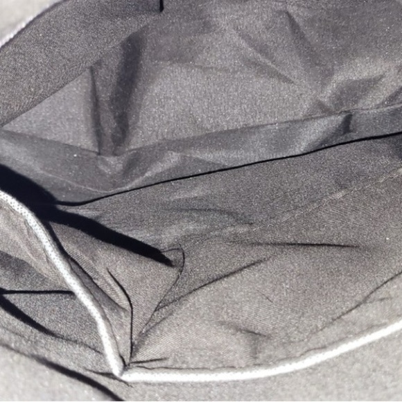 Chic Two-Tone Crossbody Bag with Tassels - Picture 7 of 12